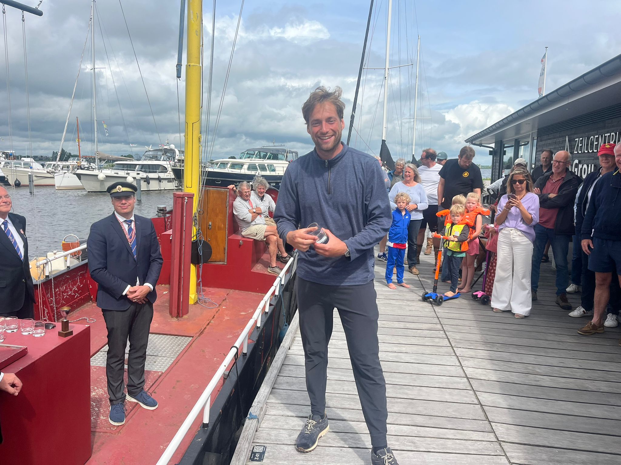 Larken zeilen in Grou 2026 Warner 3e prijs
